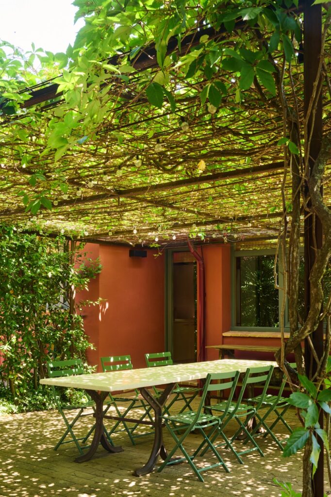 casa-montras-mesa-terraza-turll-sorensen